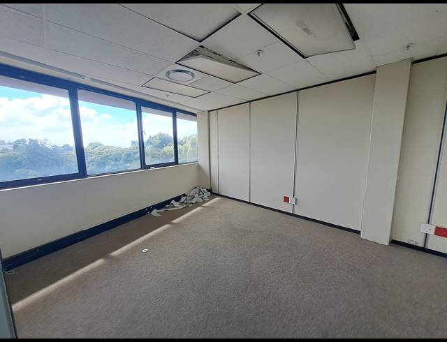 143M² OFFICE TO LET IN DUNKELD WEST